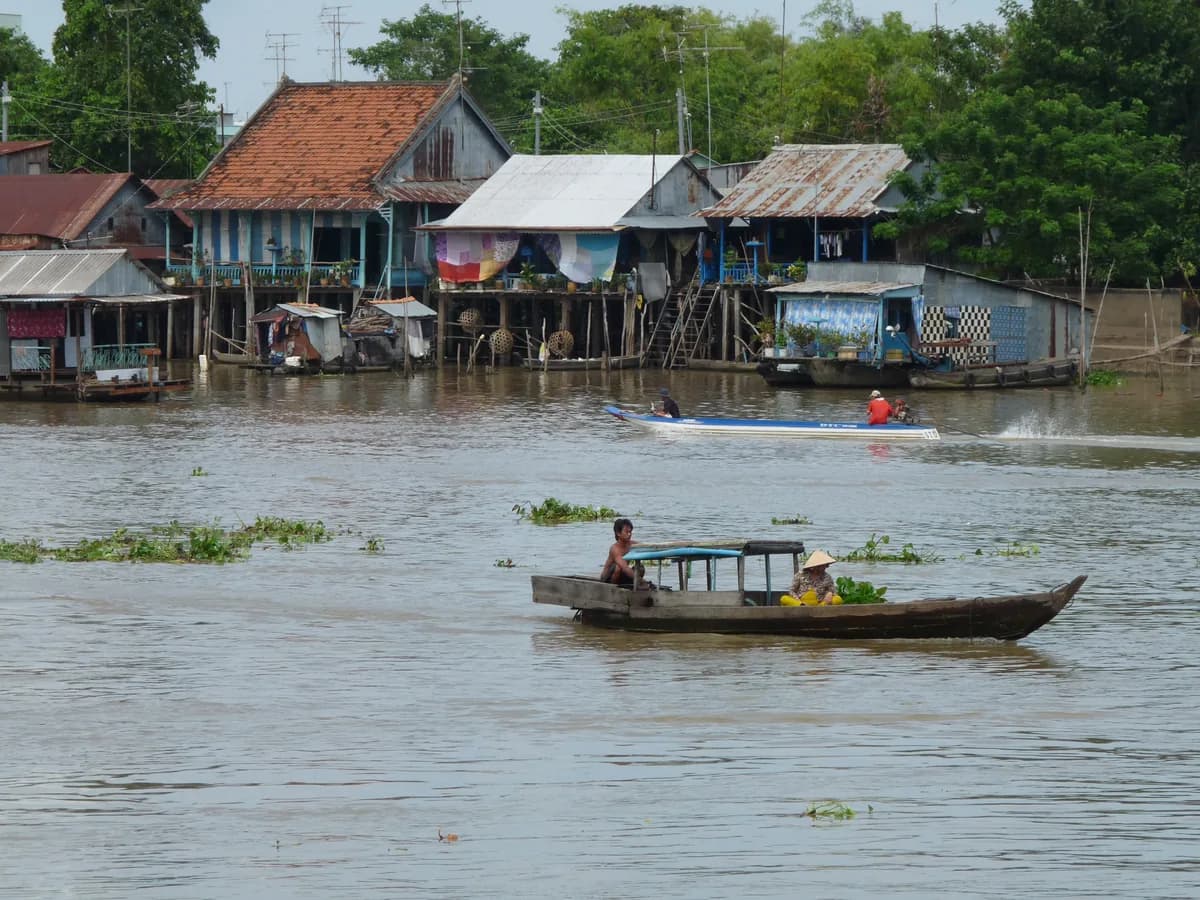 Can Tho to Chau Doc Travel Guide: Bus, Boat & Mekong Tours
