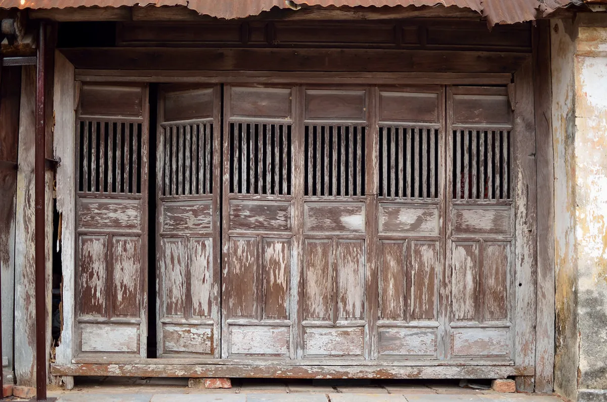 Puertas cerradas, shown in the What's Closed in Low Season section of this Vietnam travel guide