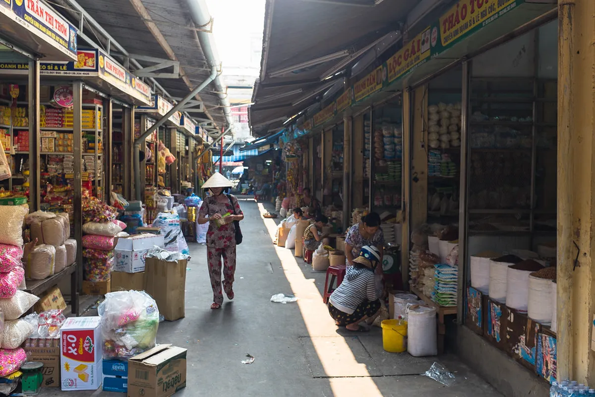 Best Streets and Markets for a Self-Guided Food Crawl in Da Nang