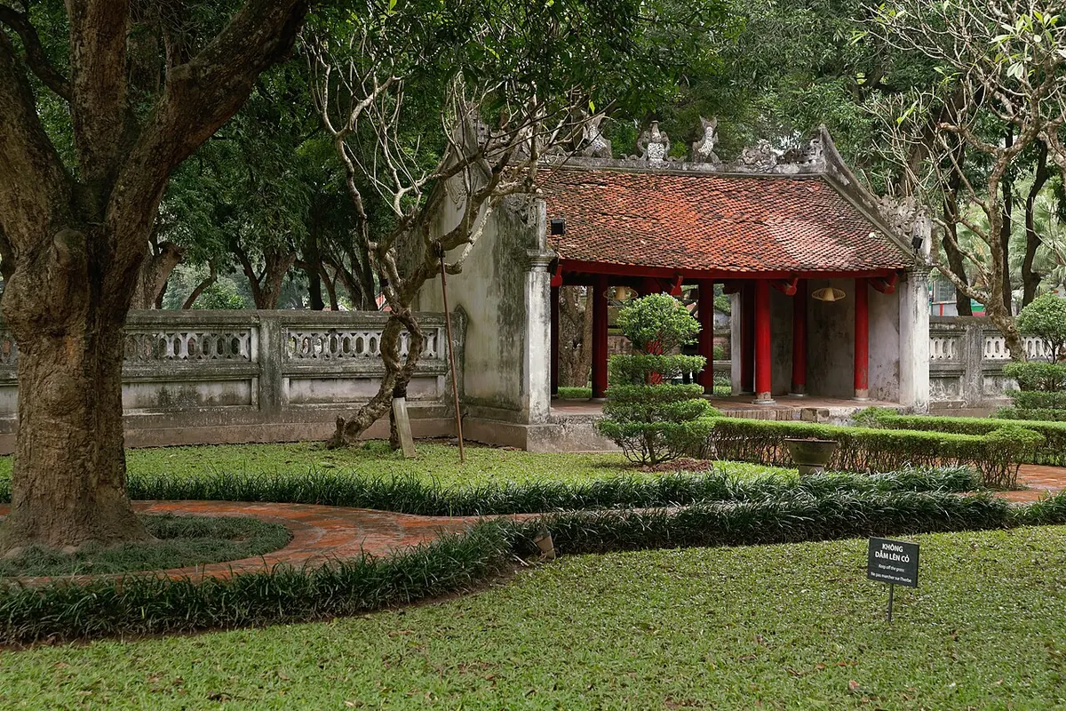 How to Book the Hanoi to Sapa Train — a scene in Hanoi