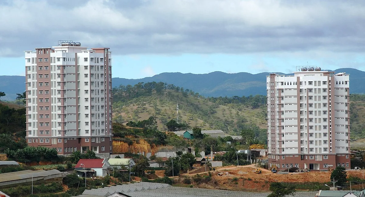 Cơ sở Đà Lạt, shown in the Compare Flight, Bus, Car, and Motorbike Options section of this Vietnam travel guide