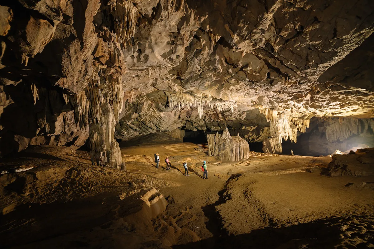 Huge passage passage that reaches a width of about 85m, contextual view for travelers planning a trip in Vietnam