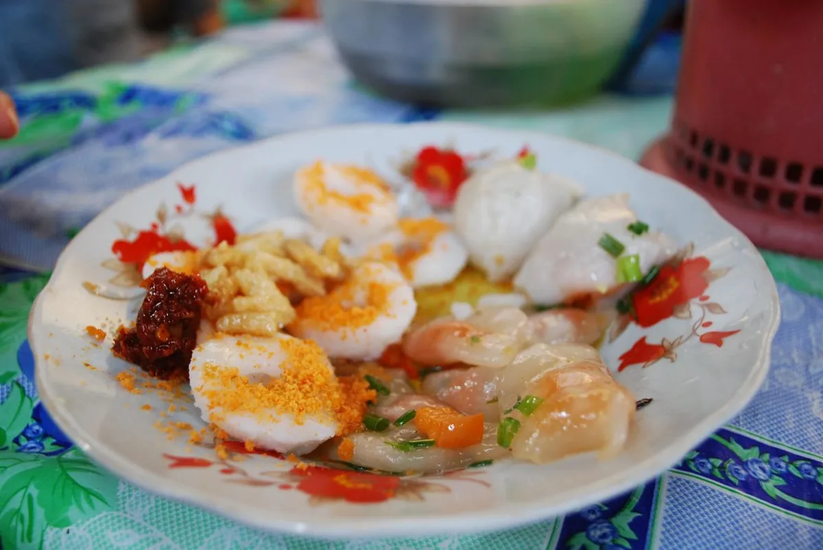 Banh Beo, Banh Bot Loc, Banh It Tran plated VND15000, illustrating Essential Hue Dishes to Try in this Vietnam travel guide